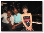 ケニアのピアノ技術者たち