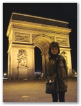 パリ、凱旋門前